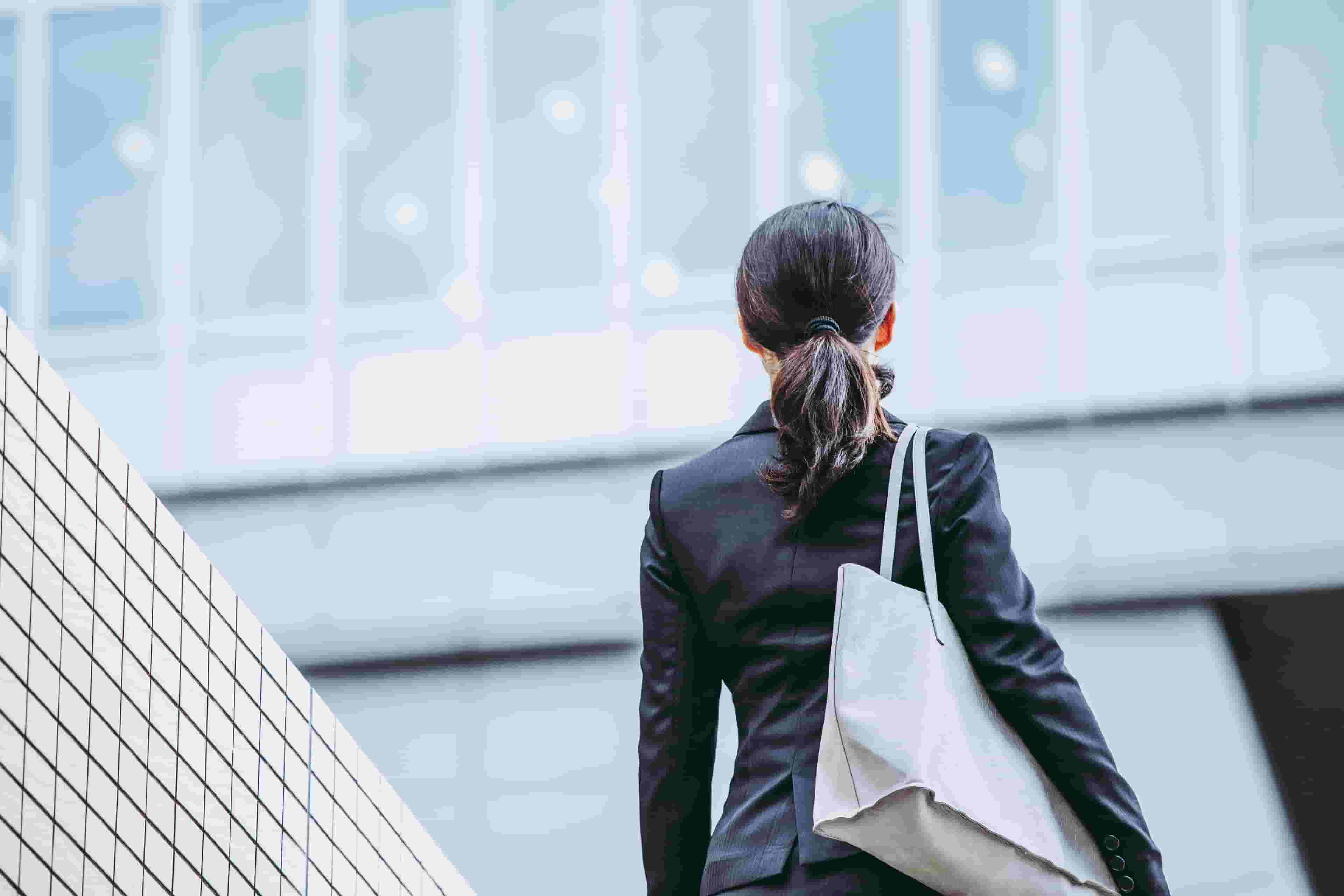 就職で引っ越しするけどお金がない!費用を抑える方法4選を解説