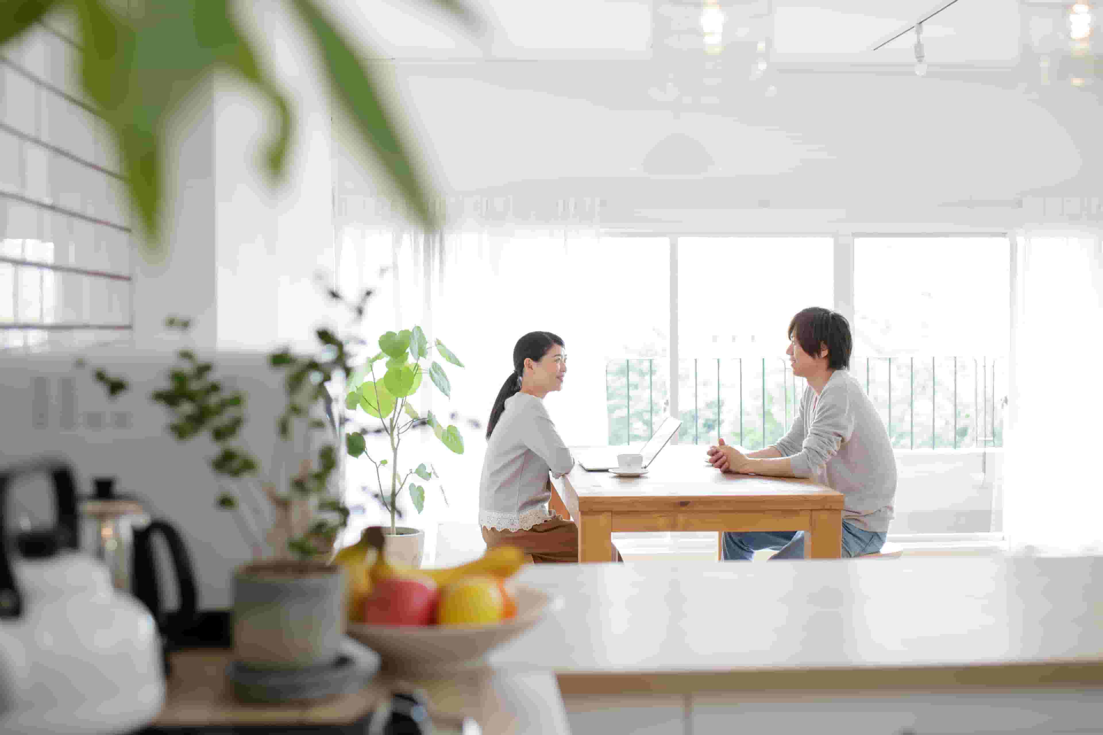 同棲の生活費はどのくらい必要?節約方法や平等な分担方法も紹介